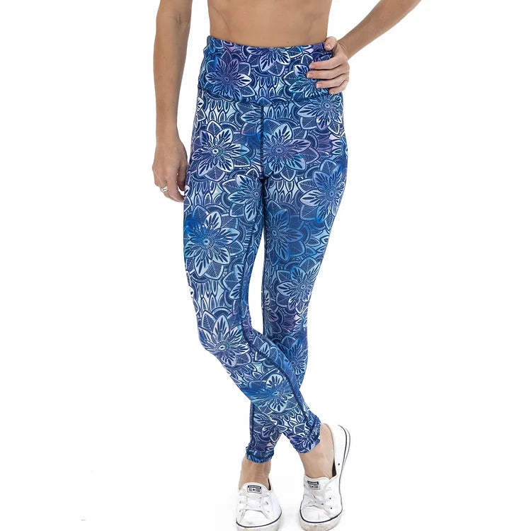 Get the perfect fit with our Blue Water 3/4-length Lite Yoga Legging. Comfort, style, and flexibility all in one!