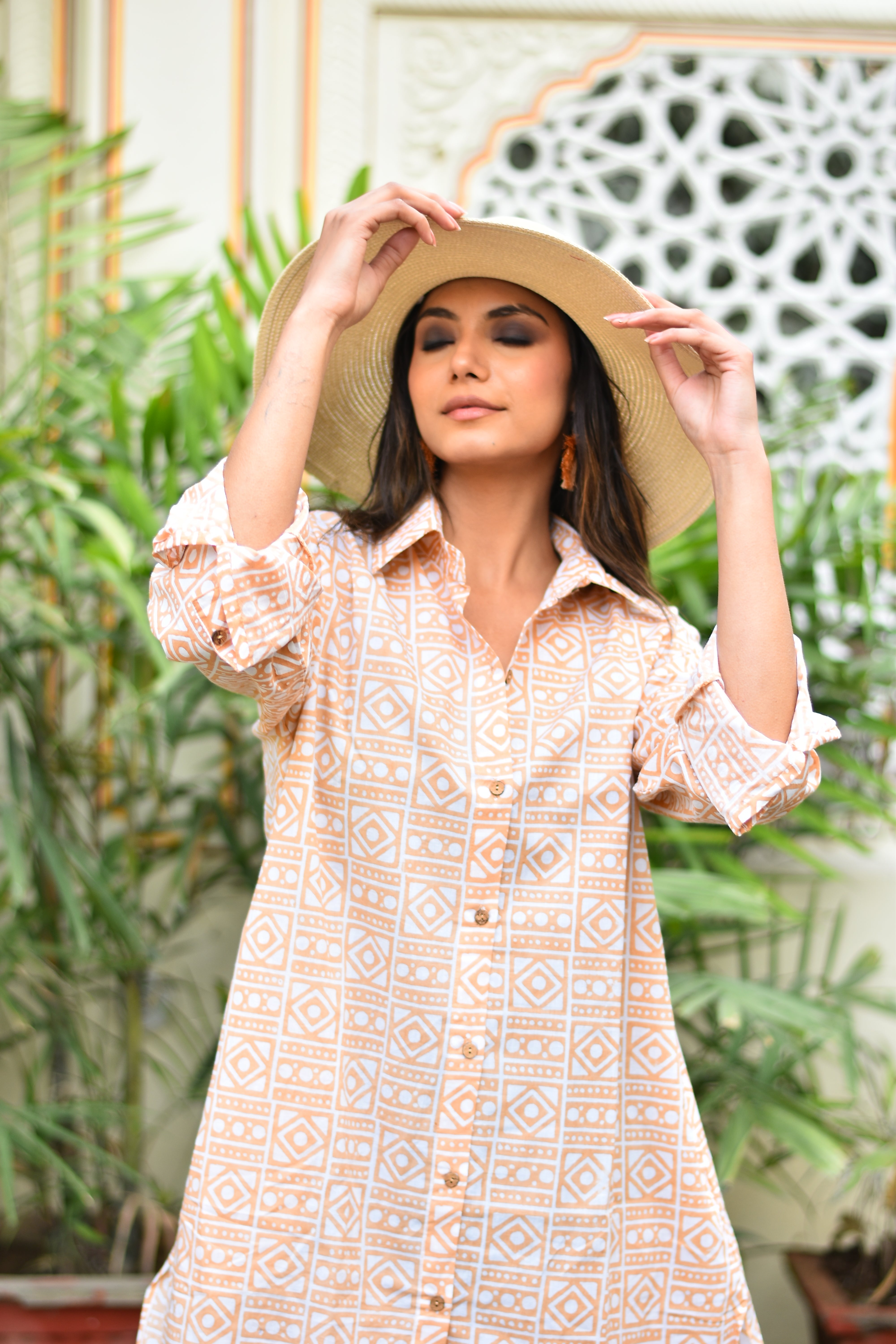 "Handmade shirt in cotton: Geo print sophistication, reflecting artisanal craftsmanship and style."