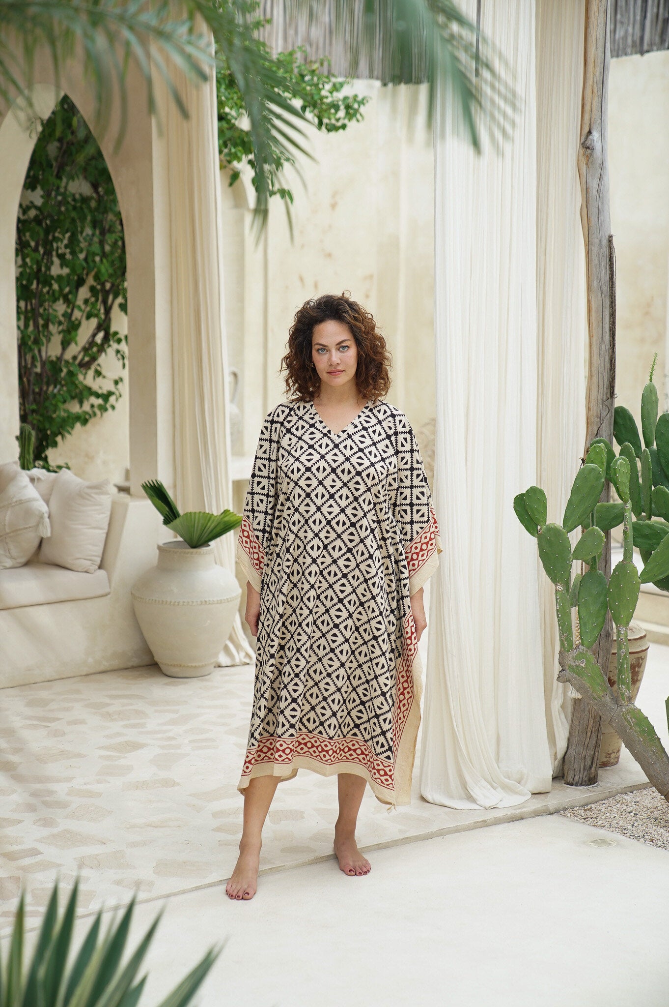 Stay chic and comfortable in our long lattice print kaftan. Perfect for lounging or special occasions. Don’t miss out – order yours today!
