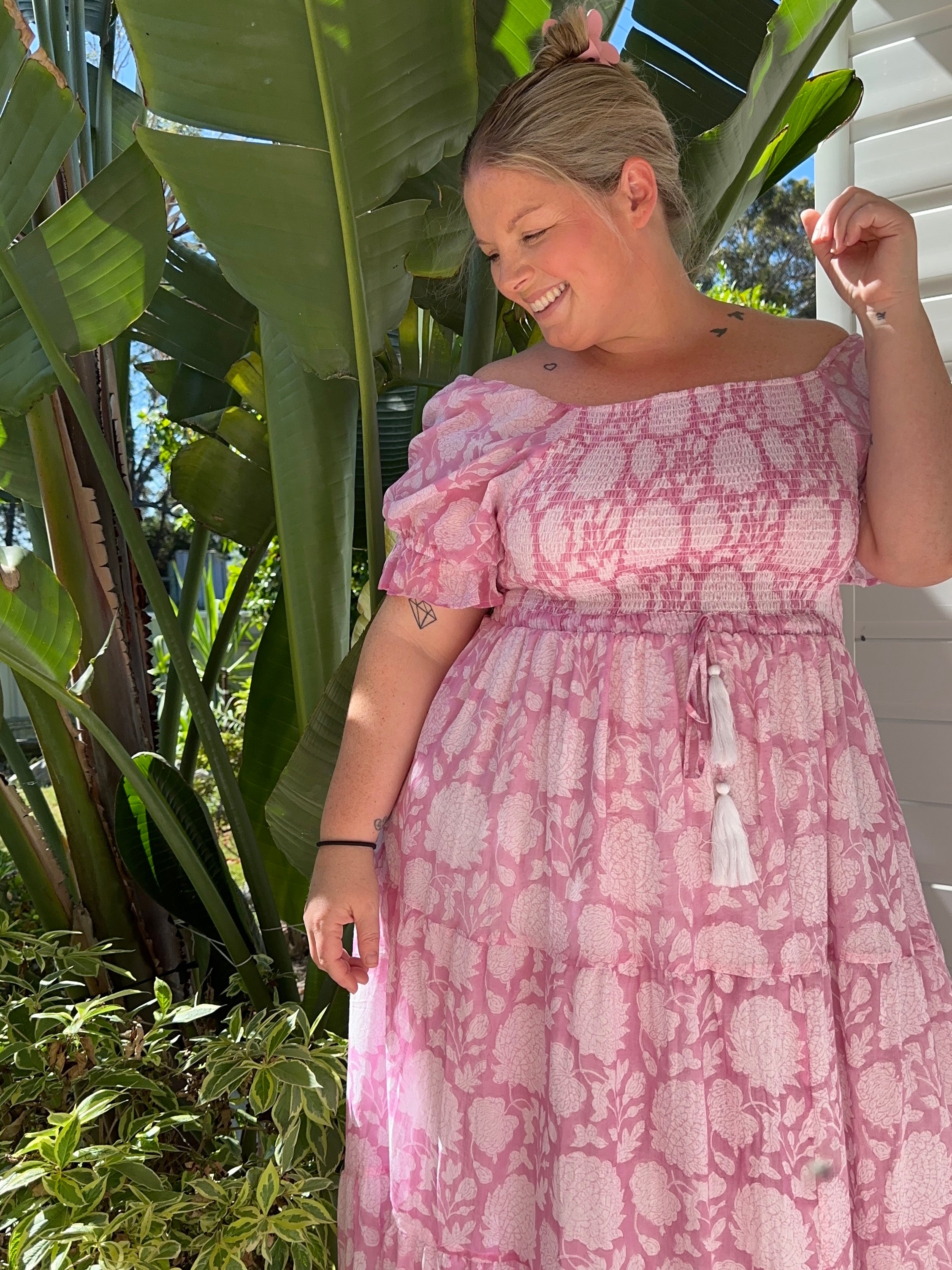 Step into effortless beauty with the pink floral shirred-top cotton maxi dress. A must-have for every wardrobe.