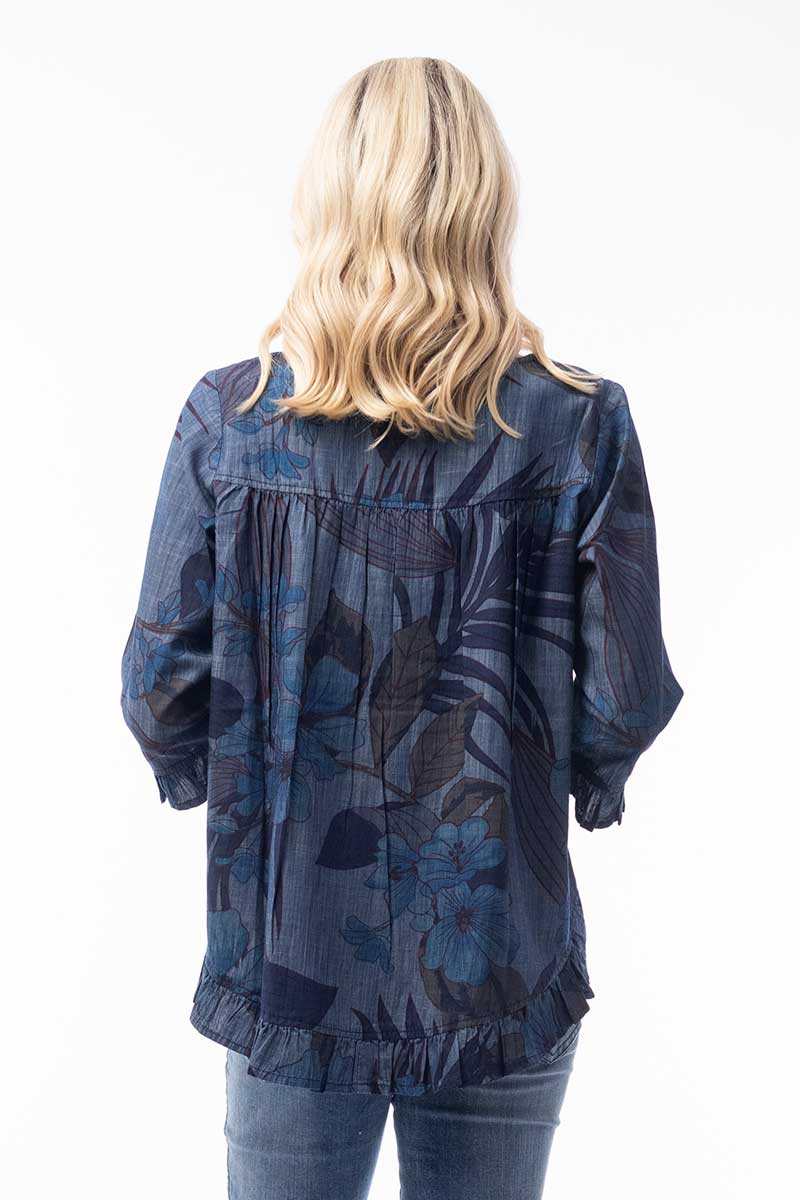 Feel the coastal breeze in our Cotton Aurora Top! Effortlessly chic, perfect for Corsica's sun-kissed days. Shop now!