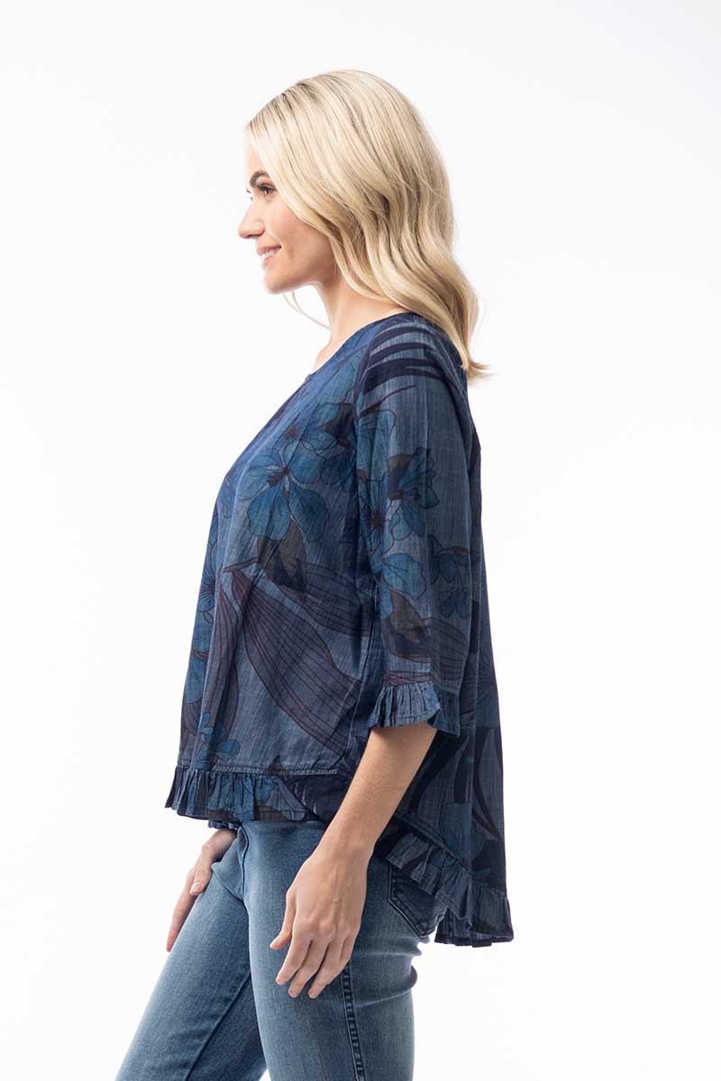 Elevate your Corsica getaway with our Cotton Aurora Top. Embrace comfort and style under the Mediterranean sky!