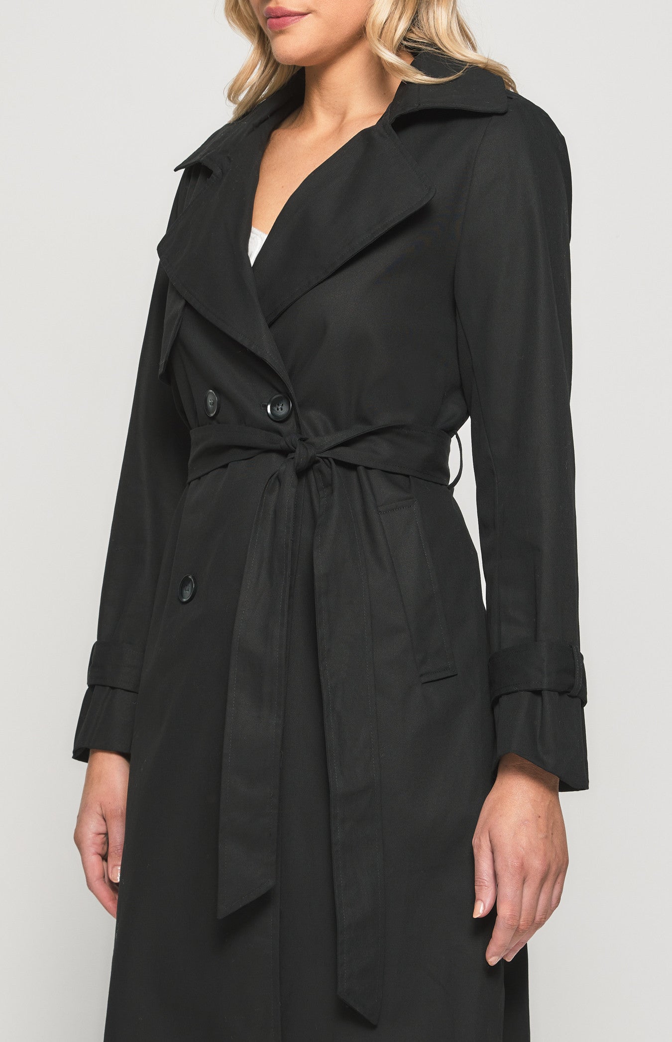 Discover the ultimate black trench coat – elegant, versatile, and perfect for any season. Upgrade your wardrobe with this timeless piece.
