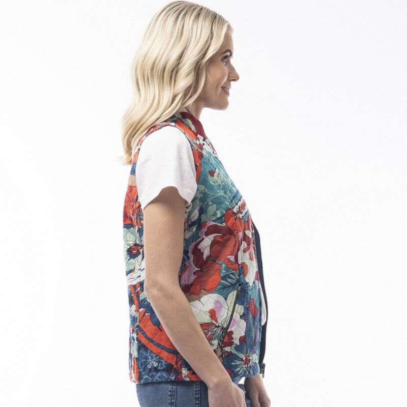 Experience luxury with Apollo's cotton vest. Perfect for any occasion!