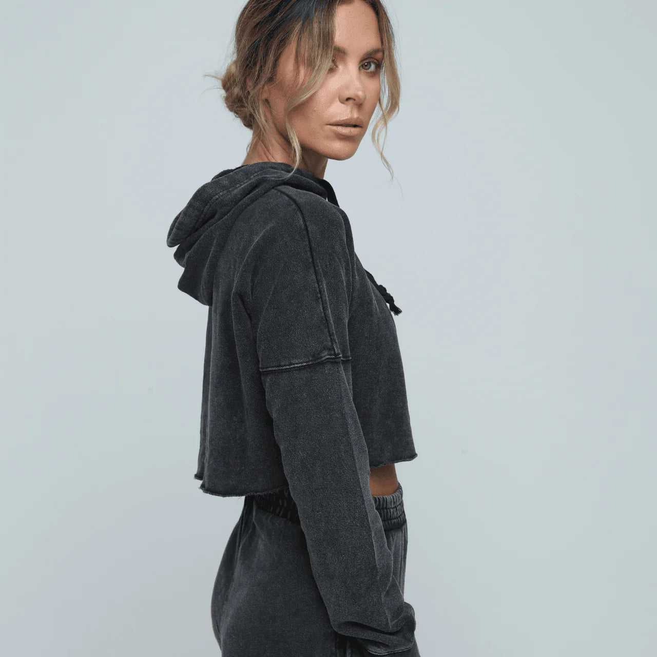 Discover the perfect blend of comfort and sustainability in our cropped hemp hoodie. Get yours now!