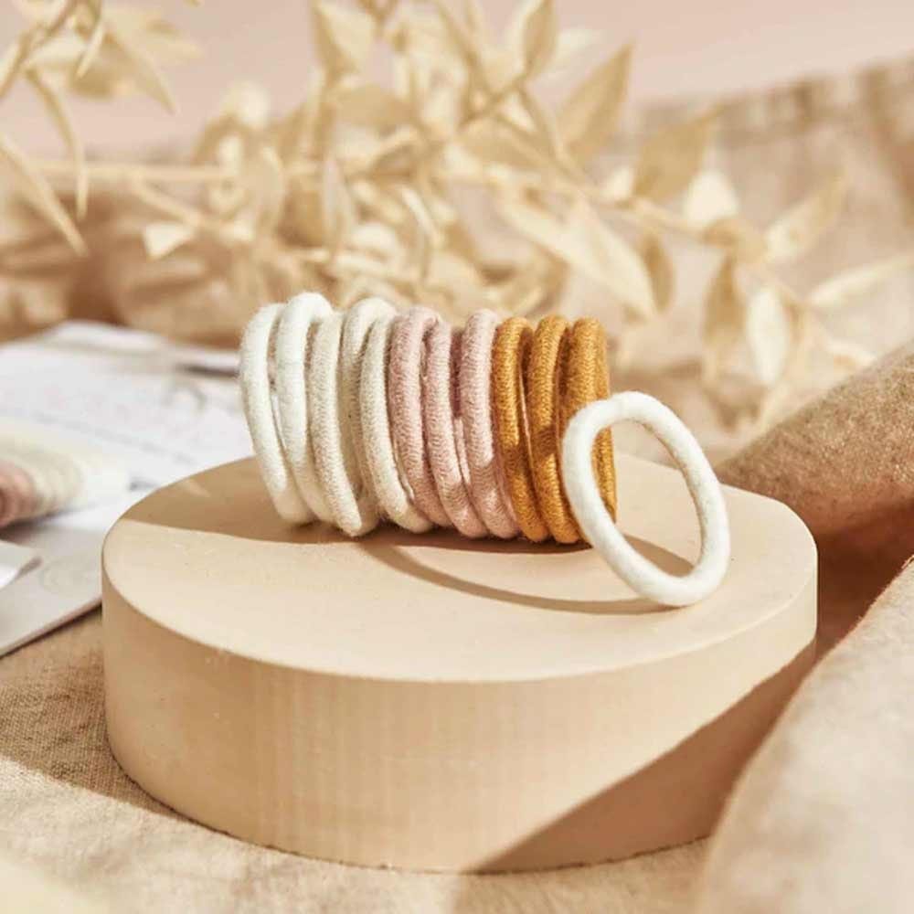 Style your hair with confidence using Kooshoo hair ties. Enjoy the perfect balance of comfort, hold, and elegance. Try them today!