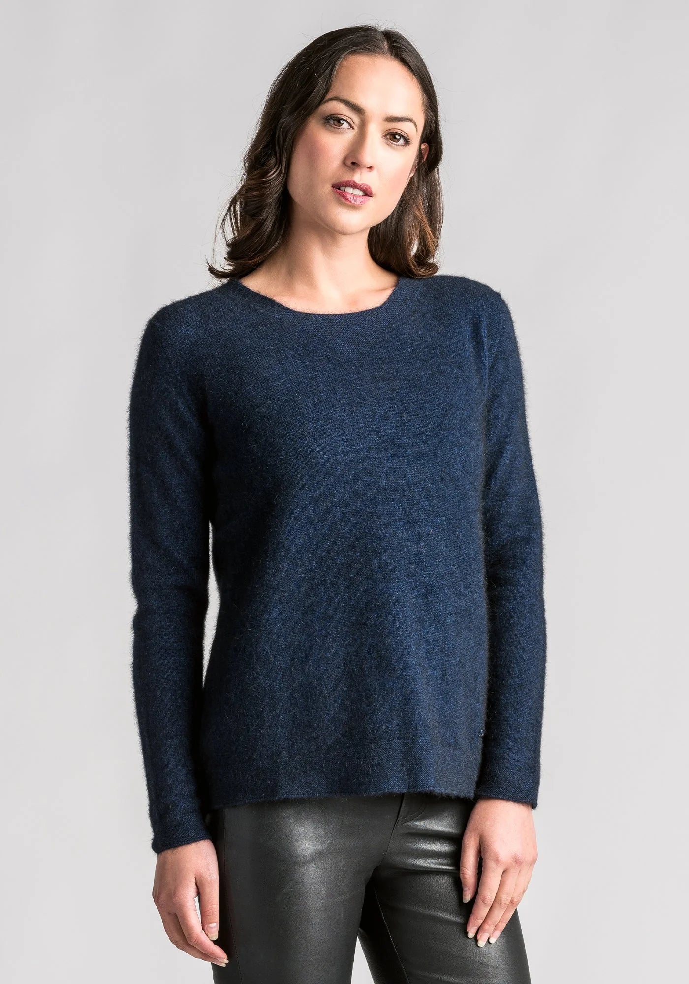 Stay cozy in style with our navy merino wool jumper. Soft, warm, and effortlessly chic. Shop now!