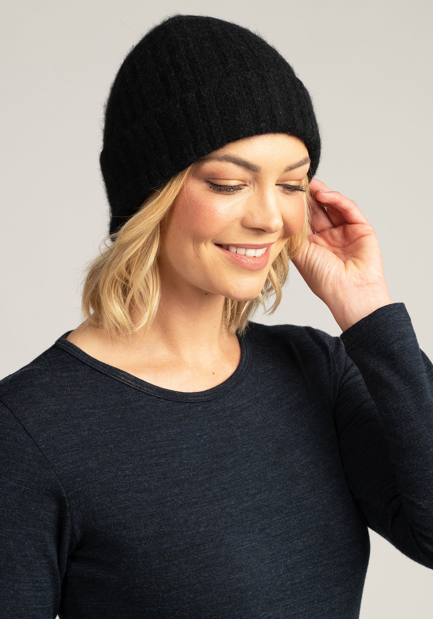 Stay snug in style! Our merino wool ribbed beanie keeps you warm and trendy. Get yours now!
