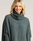 Stay cozy in style with our feather grey merino wool snood. Soft, warm, and irresistibly chic!