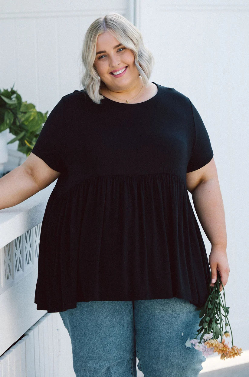 Discover the perfect blend of comfort and style in our Plus-Size Wide Black Top. With pockets for functionality, it's a must-have staple.