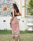 Wrap yourself in floral elegance! Our cotton sarong is a beach essential. Get yours today for effortless summer style.