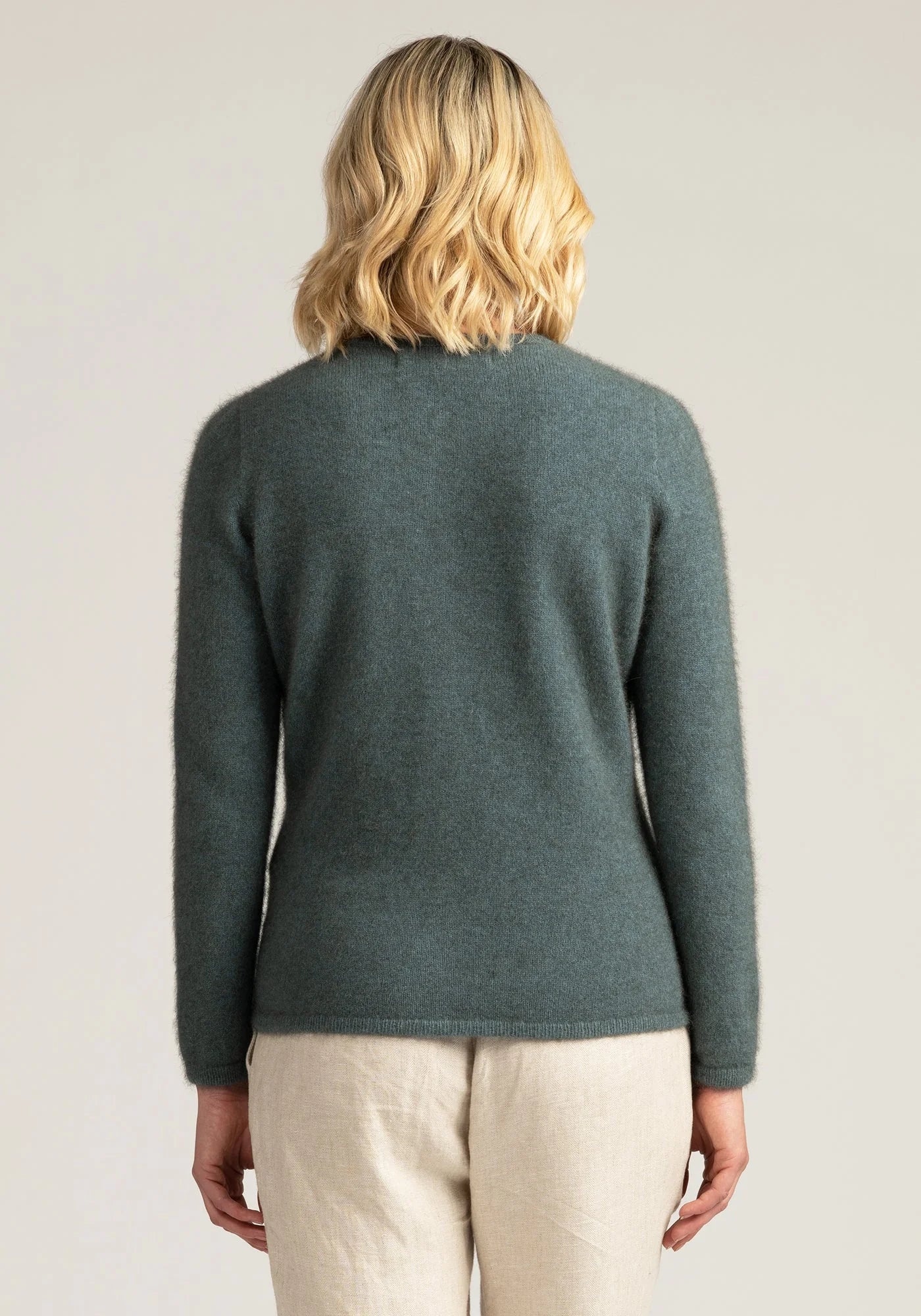 Experience luxury comfort: Pure Merino wool grey cardigan, timeless elegance for all occasions. Shop now!