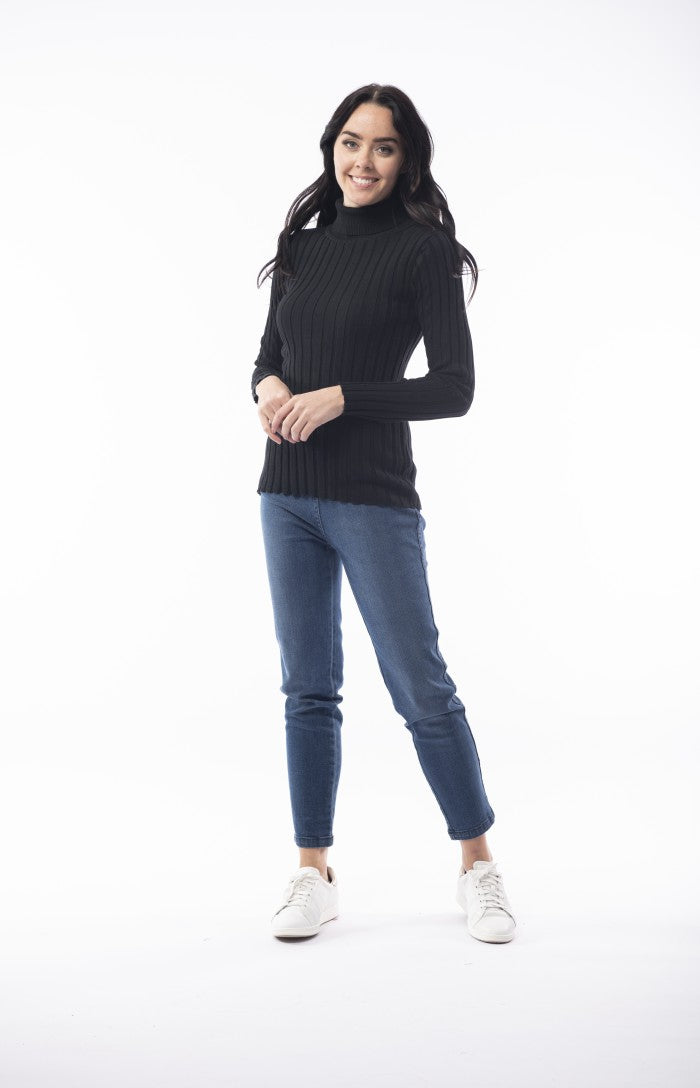 Experience unmatched comfort with our Cotton-Knit Turtleneck Jumper. Ideal for any occasion, this cozy essential combines warmth with chic fashion. 