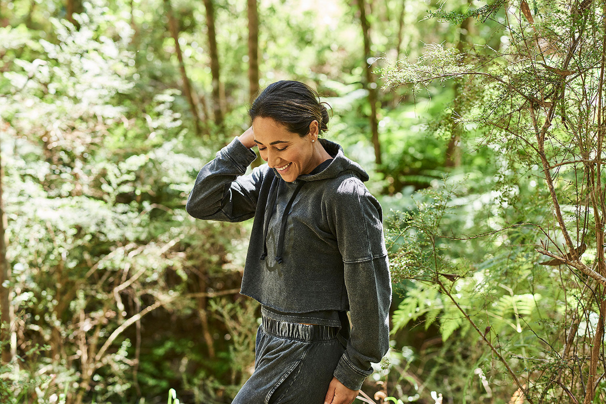 Upgrade your wardrobe with our cropped hemp hoodie. Sustainable fashion made effortlessly stylish. Shop now!