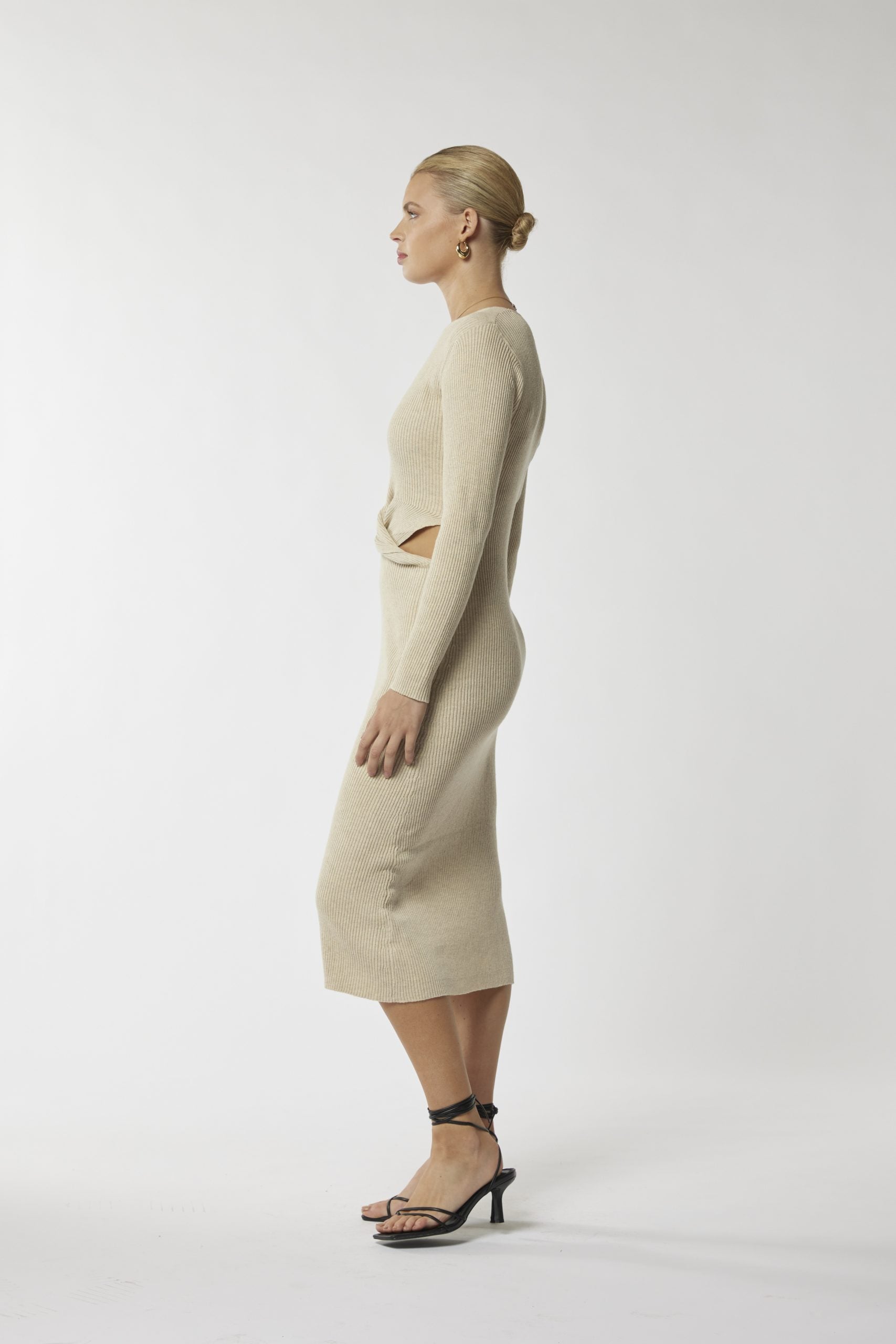 Effortless allure: Beige midi with waist cut-out. Shop the look today!