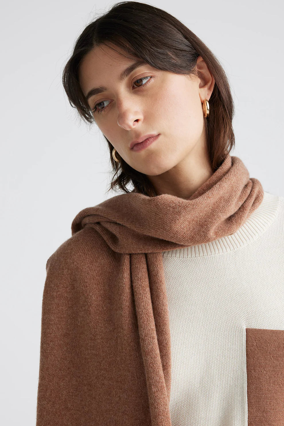 Wrap up in luxury with our brown merino lambswool scarf. Soft, stylish, and perfect for chilly days. Shop now!