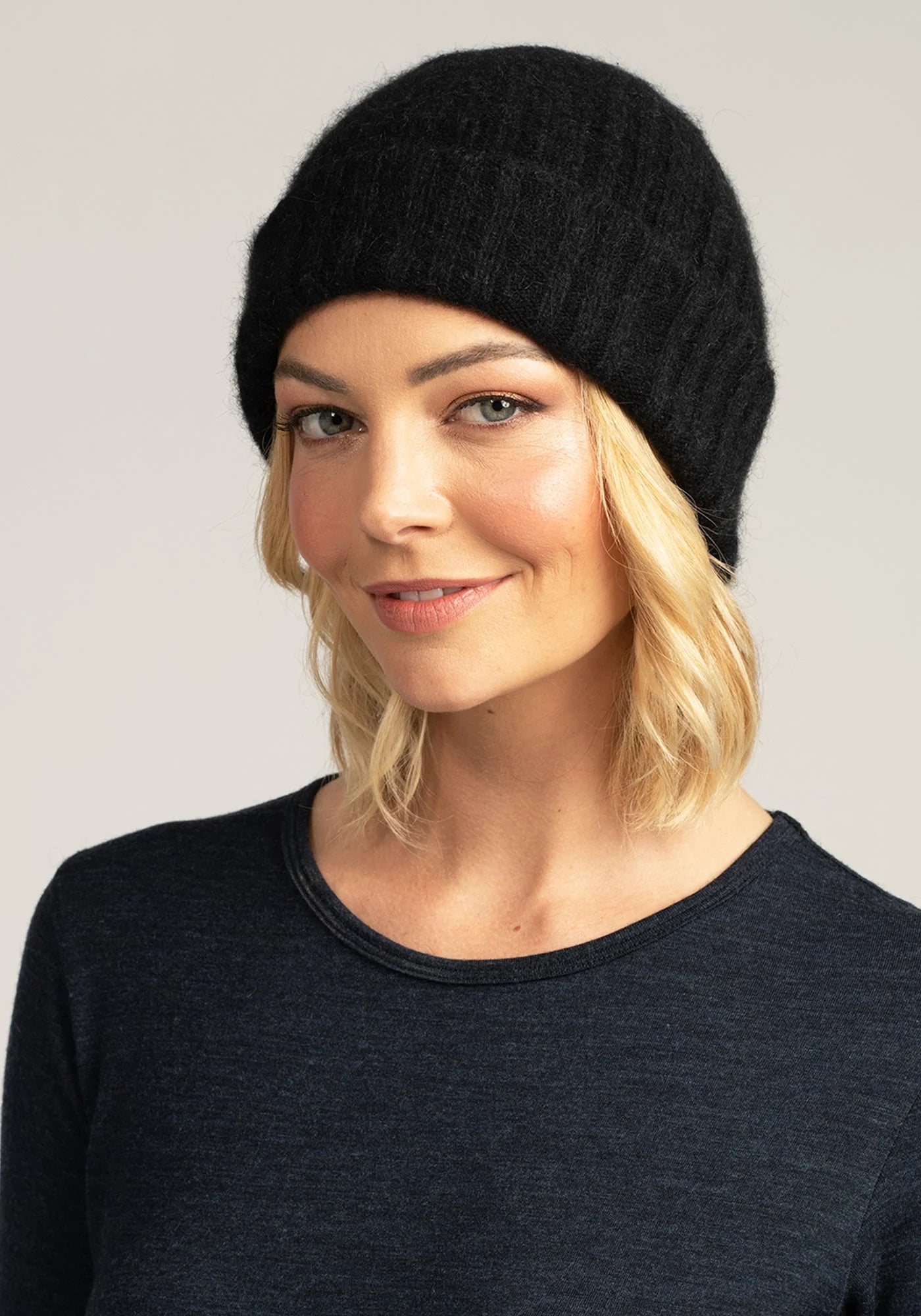 Elevate your winter look with our merino wool ribbed beanie. Comfort and style in one!