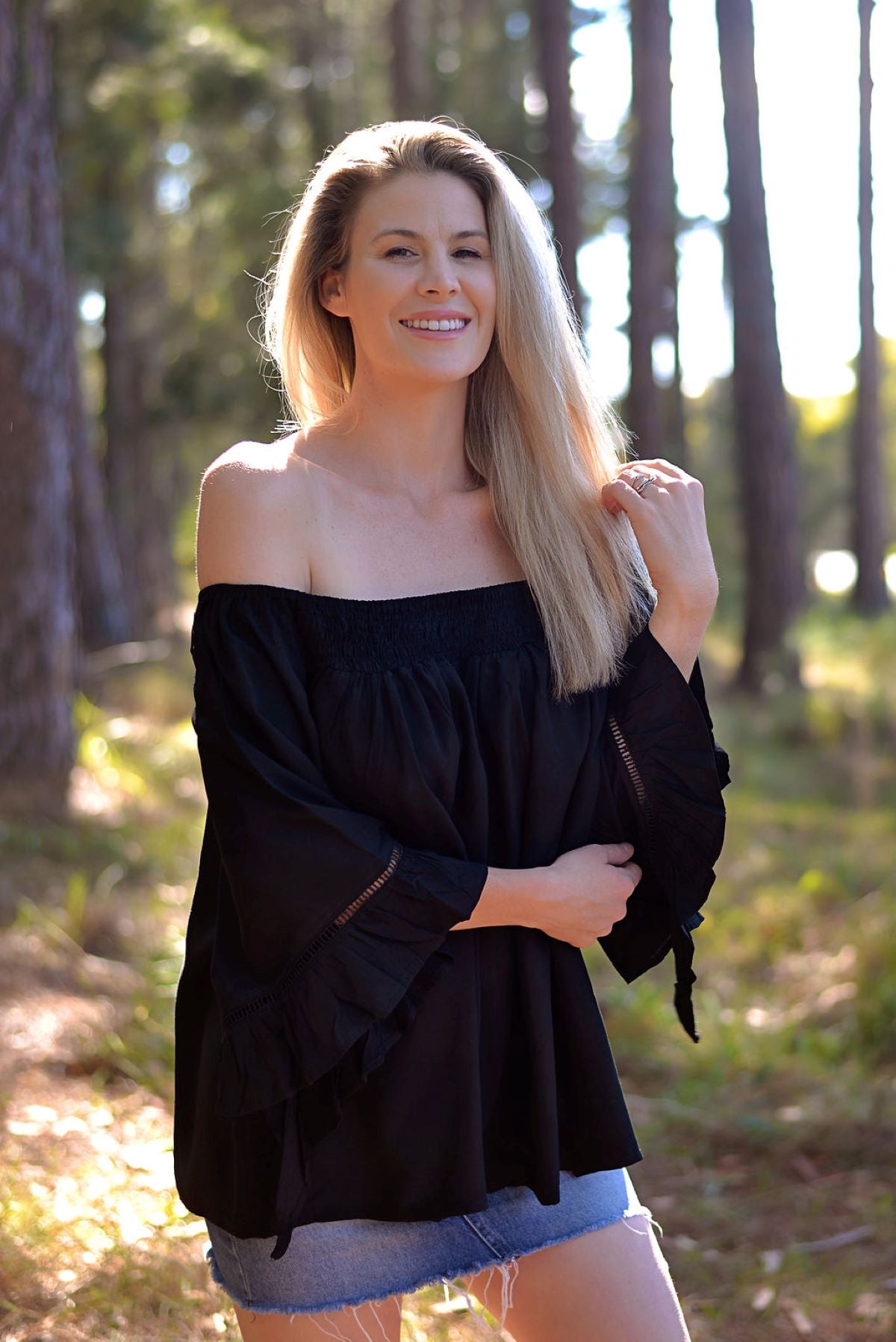 Discover the perfect blend of comfort and fashion with our off-shoulder black top. Ideal for a night out or casual day, grab yours now and stand out effortlessly!