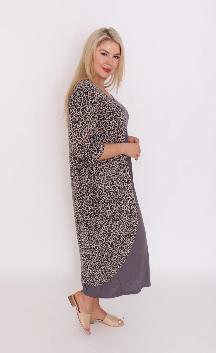Unleash your wild side! Plus-size long cardigan in fierce leopard print. Embrace fashion with flair!